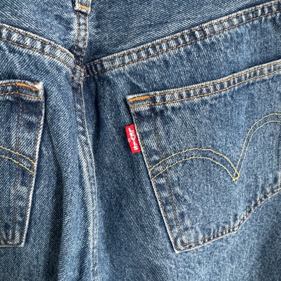 Levi’s 501 Original Fit Women’s Jeans W27 L30 in “Shout Out Stone - Medium Wash” - Picture 4 of 7